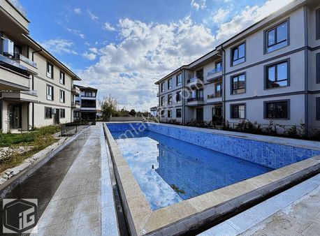 İg'den Havuzlu Sitede Yerden Isıtma Geniş Kullanım Alanı 1+1***