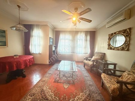 Üsküdar Salacak'ta Çok İyi Konumda Ara Kat 2 + 1 85m2 Satılık Daire