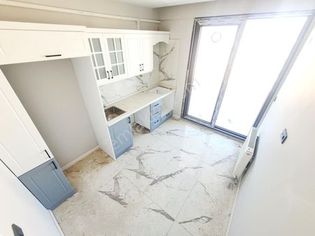 Aygül'den Burhaniye Badem Alanında Sıfır Yerden Isıtmalı Ön Cephe Ayrı Mutfaklı 2+1 Satılık Daireler