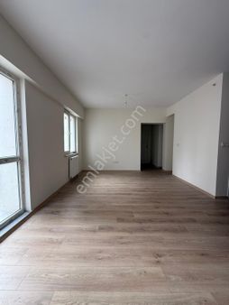 Mavi Işık'dan Ebeveyn Banyolu 2+1 Site İçerisinde Kiralık Daire!