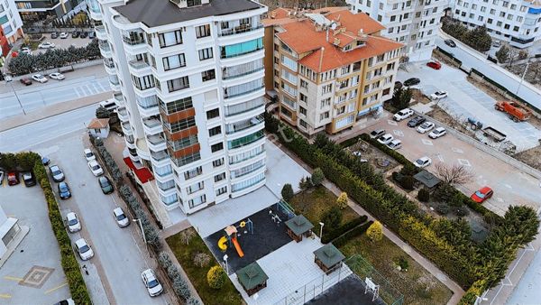 Talha Tozduman'dan Hocacihanda K.otoparklı Aydınlık 190m2 4+1