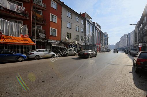 Talha Tozduman'dan Sultan Velet Caddesinde Kiralık İşyeri-depo