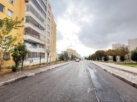 Cadde Seyrandan Satlık 3+1/ Yüksek Giriş