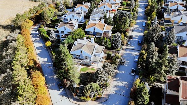 Cb Ervadan Sizin Evler Sitesinde 6+2 Satılık Müstakil Lüks Villa