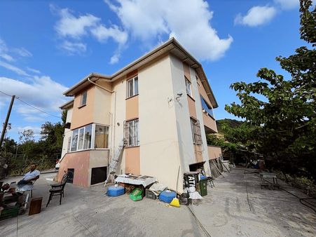 Karamürsel Avcıköy'de 7 Dönüm Arazi İçerisinde Müstakil Ev