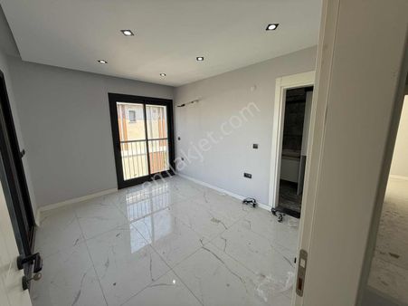 Kuşadası Davutlar Merkezde Satılık 5+1 Özel Havuzlu Villa