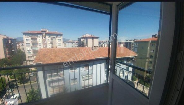 Gaziemirde Sevgi Mahallesinde Acil Satılık Ferah 3 Artı 1 Daire Reb Gayrimenkulden