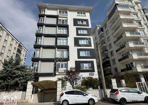 Taşpazar Mahalleinde 3'cepheli Bakımlı Masrafsız Satılık 3+1daire