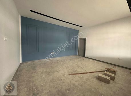 Mefak Oto Galericiler Sitesinde Satılık Dükkan