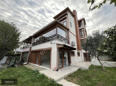 Finansman'dan..geniş Bahçeli..havuzlu..şömineli..ultra Lüx Villa