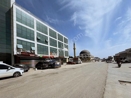 Takasa Açık Halde İş Merkezi İçinde Satılık Ofis