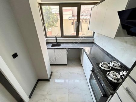 Yükselden Yetkili Müstakil Bahçeli Ayrı Mutfak Satılık 1+1 Daire