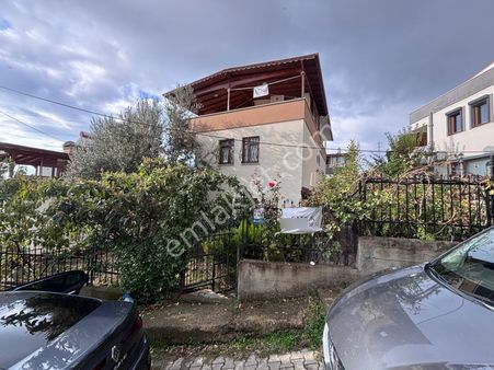 Altınoluk Merkezde Eşsiz Manzaralı,bahçeli Dubleks