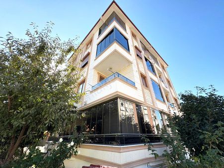 Aygül'den Akçay'da 1 Yaşında Ön Cephe Denize Yakın Çift Balkonlu Amerikan Mutfaklı 1+1 Satılık Daire