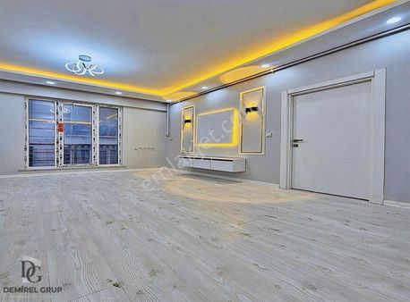 Metrobüse Yakın Acil İhtiyaçtan Satılık 2+1 Fırsat Daire!