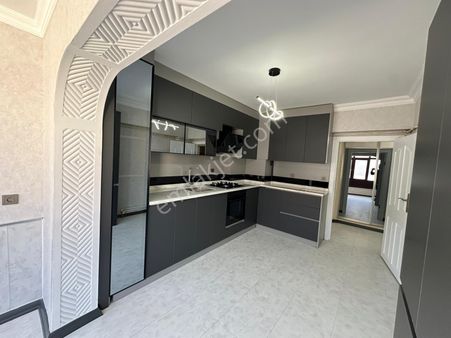 Öz Gayrimenkul'den İstasyon Mh. 3+1 Katta Bağımsız Yapılı Geniş Daire