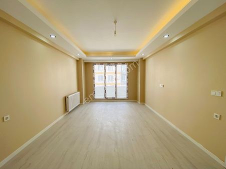 Güven'den Kapaklı'da Caddeye Yakın Asansörlü Ara Kat 2+1 Daire