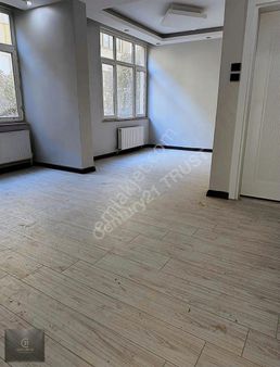 Merkezi Konumda Sıfır Tadilatlı 3+1 Geniş Ve Kullanışlı Daire