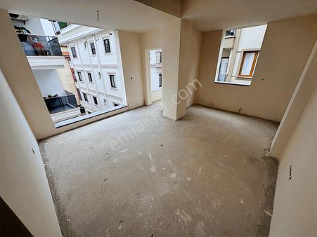 Yatırım'dan Küçükyalı'da Ayrı Mutfak Ve Balkonlu 3.katta 2+1