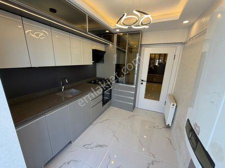 Sym'den Malazgirt Mh Ara Katta Bağımsız Ulaşıma Caddeye Yakın 3+1 Dairee!!!