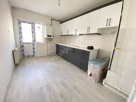 Yılmaz Gayrimenkul Den Ertuğrul Gazi Mah 3+1 Ara Katta Ful Yapılı Bağımsız Fırsat Daire