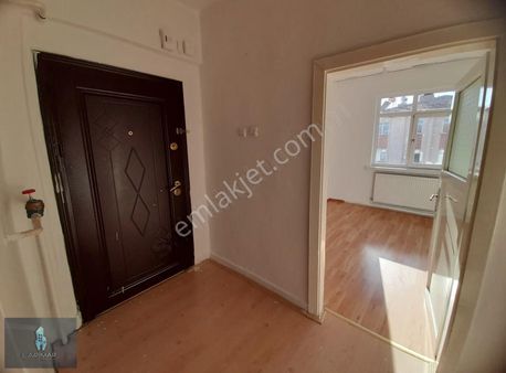 Larimar Gayrimenkulden Stadyumun Karsısında Satılık 2+1 Daire