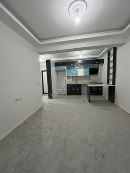 Emlakların Girişinde Satılık Lüks 1 + 1 Daire