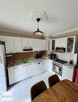 Avvalı Mah.metro Ring Yakını Sitede Ara Katta 3+1 Satılık Daire