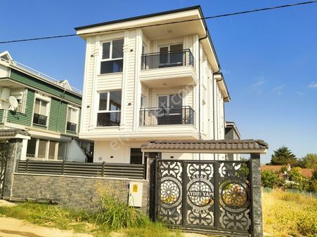 Kartallar'dan Denize Yakın 4+1lüks Ve Ferah Bahçeli Yazlık Villa