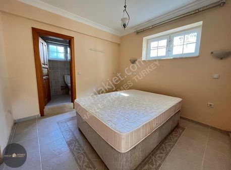 Hisarönünde 4 Yatak Odalı,altında Bağlı Bir Daire Bulunan Apart