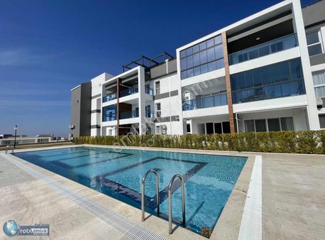 Kuşadası'nda,havuzlu, Eşyalı, Büyük Bahçeli,rotadan Kiralık 1+1