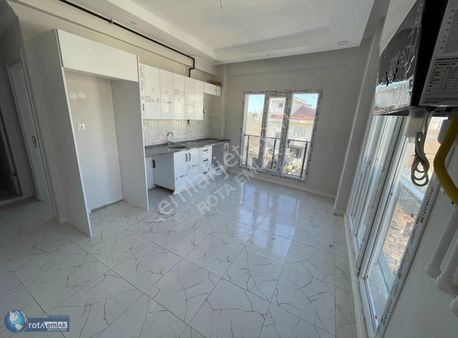 Rotadan Satlık Kuşadası Merkezde Sahile Plaja 100m Yeni Daire