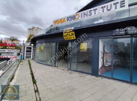 Vitrin Cepheli - İşlek Bir Lokasyondadır - 80m² - Satılık Mağaza