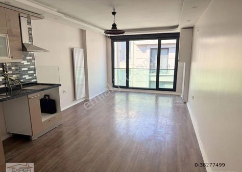 Ahmet Fetgari'de Yenice Binada Asansörlü 4. Katta, Kombili 85m2