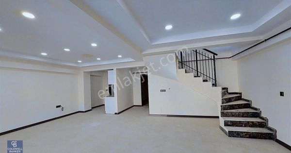 İzmit Atatürk Bulvarı'nda Kiralık Sıfır 1+1 Geniş Ofis