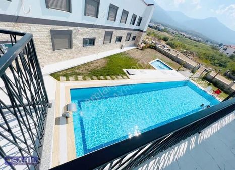 Kuşadası Güzelçamlı Satılık Denize 750m Havuzlu Eşyalı 1+1 Daire