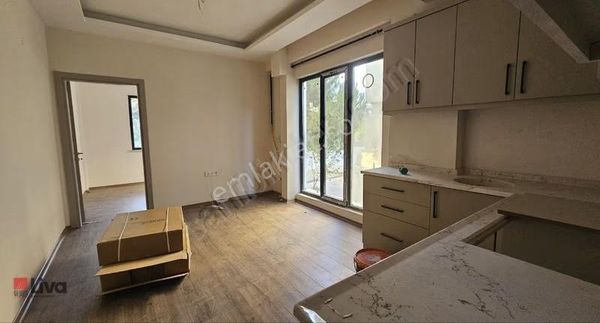 Rw Liva'dan Plevne İzmir Yoluna Bakan Ön Cephe Sıfır 1+1