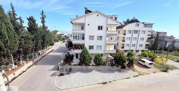 Hisar Mahallesinde Asansörlü Havuzlu Site İçerisinde Ara Kat 2+1 Daire