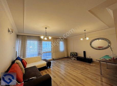 Güvenci'den Bostanlı'da Girne Cad. Ve Sahil Yakını,kısmi Eşyalı