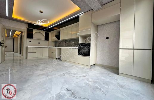 Keçiören'de Kardeşler'den Caddeye Bir Sk Sıfır Katta 3+1 Daire