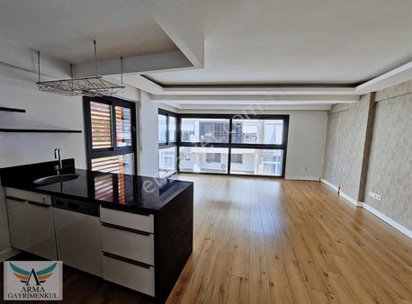 Bostanlı Sahil Yakını Yeni Bina Ön Köşe Konforlu 1+1 Daire