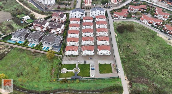 Rw Detay'dan Site İçi 3 Katlı 4+1 Natamam Villa