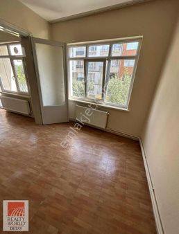 Sakarya Caddesi Üzerinde Kiralık 1+1 Daire