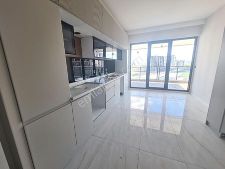 Suzuzda İstanbul Yoluna Çok Yakın,önü Açık,cadde Üstü Sıfır 4+1