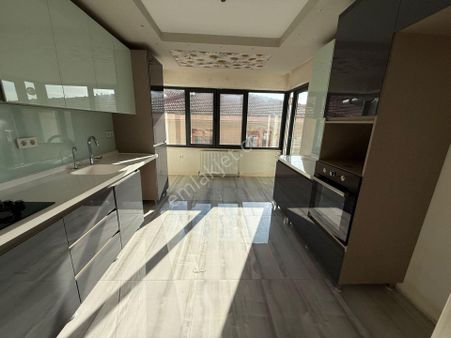 Vatan'da Kamil Ocak Yakını Lüx Yapılı Sıfır Ayarında 4+1 160 M2
