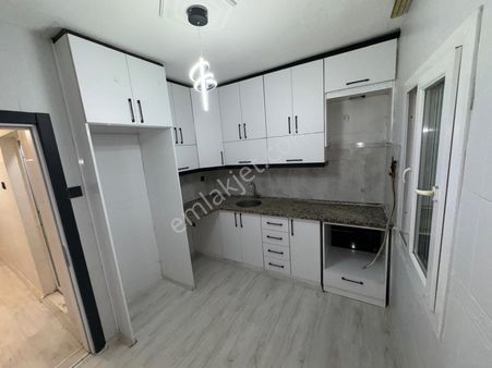 Yedieylül Mahallesinde Bahçeli Zemin Kat Daire