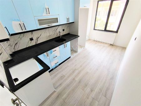 Burhaniye Merkez'de Aygülden Sıfır Ara Kat Ön Cephe Doğalgazlı Asansörlü Otoparklı 2+1 Satılık Daire