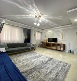 Sultanbeyli'de Toprak Temassız Emsallerin Altında Geniş 2+1!!