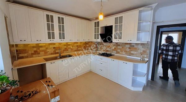 Hastane Ve Metro Karsısında Komple Yapılı Kıralık Asansorlu 3+1