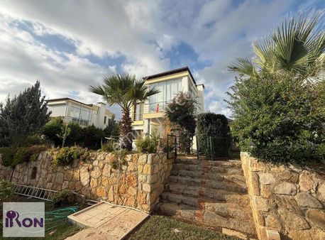 Bodrum Merkezi Konumda Satılık Lüks Villa !!
